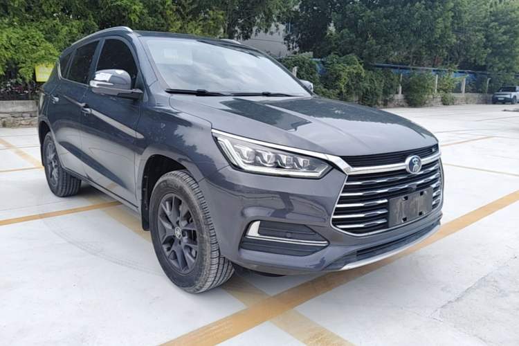 Used BYD Song 2021 Classic Edition 1.5T Manual Luxury Model Front Right 45 Deg