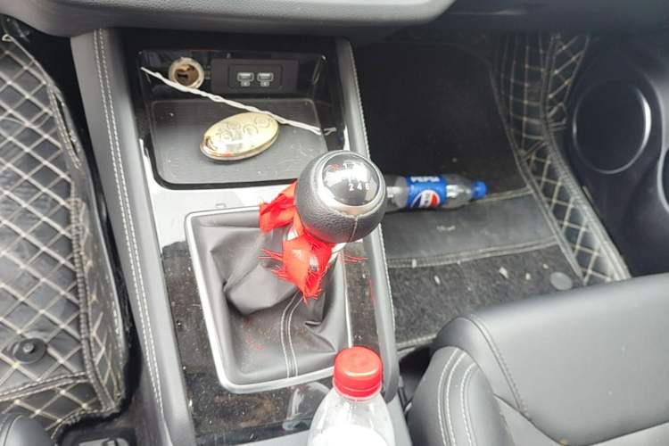 Used BYD Song 2021 Classic Edition 1.5T Manual Luxury Model Gear Lever