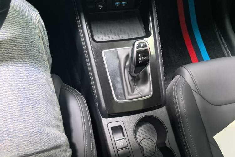 Used BYD Song 2021 Classic Edition 1.5T Automatic Elite Model Gear Lever