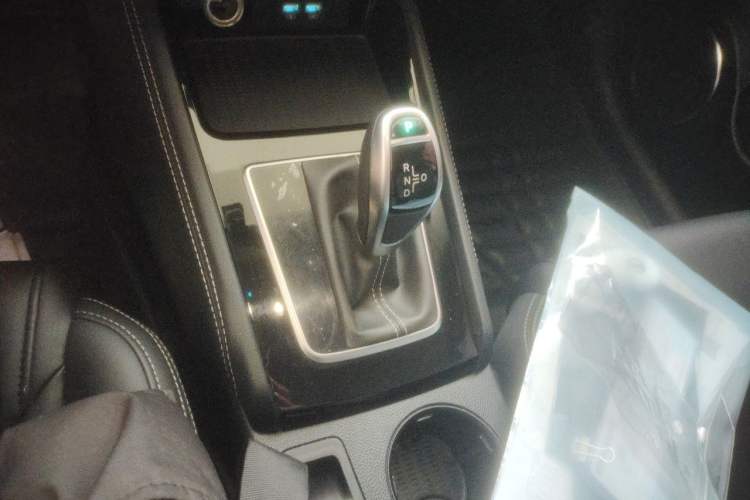 Used BYD Song 2021 Classic Edition 1.5T Automatic Elite Model Gear Lever