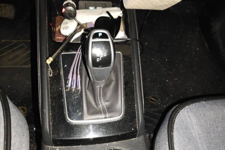 Used BYD Song 2021 Classic Edition 1.5T Automatic Luxury Model Gear Lever
