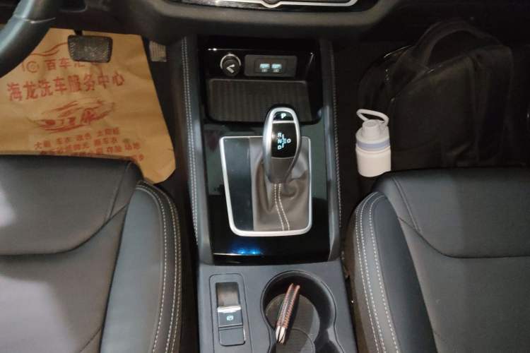Used BYD Song 2021 Classic Edition 1.5T Automatic Elite Model Gear Lever