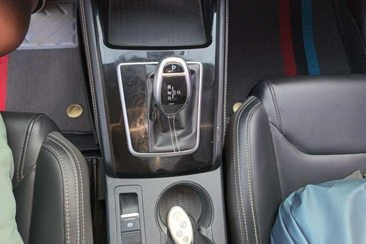 Used BYD Song 2021 Classic Edition 1.5T Automatic Elite Model Gear Lever