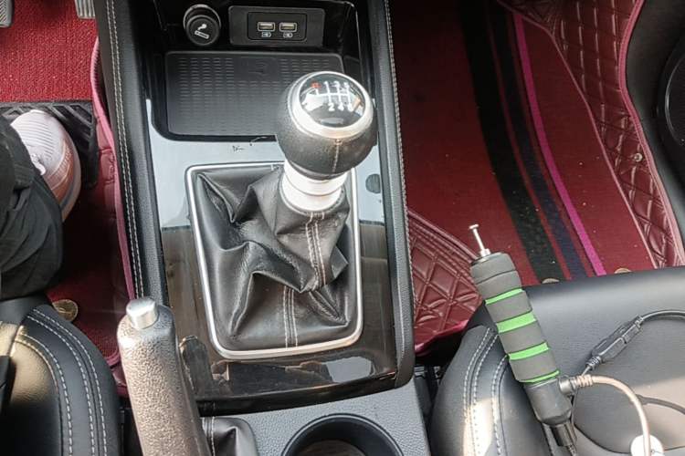 Used BYD Song 2021 Classic Edition 1.5T Manual Luxury Model Gear Lever