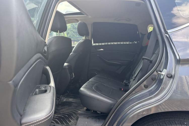 Used BYD Song 2021 Classic Edition 1.5T Automatic Elite Model Interior 8