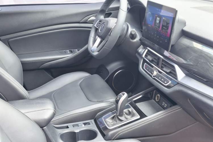 Used BYD Song 2021 Classic Edition 1.5T Automatic Luxury Model Interior 9