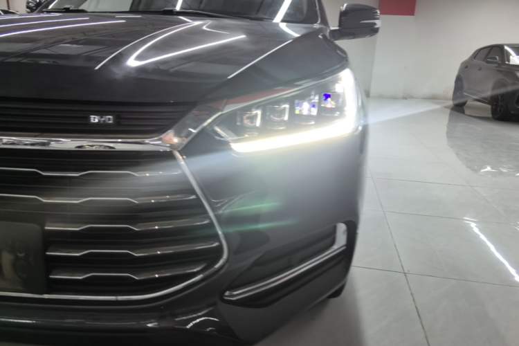 Used BYD Song 2021 Classic Edition 1.5T Automatic Elite Model Left Front Headlight