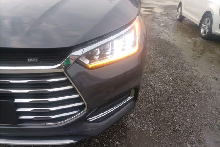 Used BYD Song 2021 Classic Edition 1.5T Automatic Luxury Model Left Front Headlight