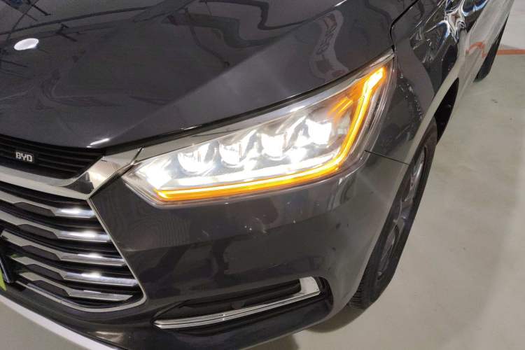 Used BYD Song 2021 Classic Edition 1.5T Automatic Elite Model Left Front Headlight