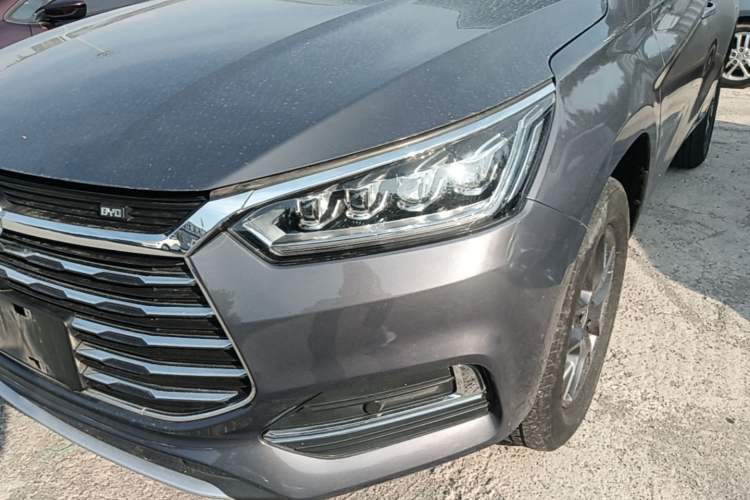 Used BYD Song 2021 Classic Edition 1.5T Manual Luxury Model Left Front Headlight