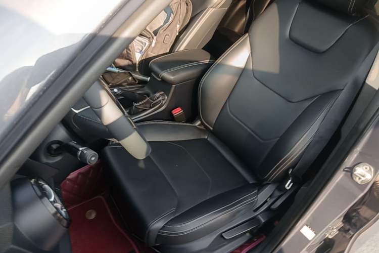 Used BYD Song 2021 Classic Edition 1.5T Manual Luxury Model Left Front Seat