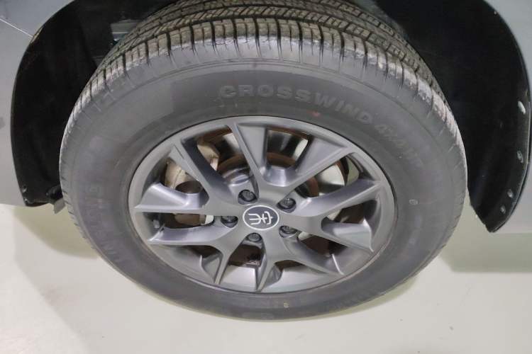 Used BYD Song 2021 Classic Edition 1.5T Automatic Elite Model Left Front Wheel Hub