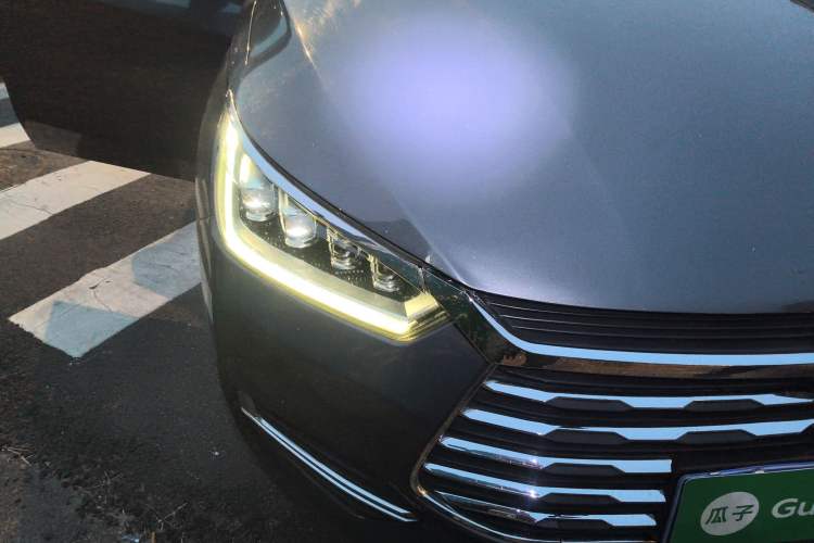 Used BYD Song 2021 Classic Edition 1.5T Automatic Elite Model Right Front Headlight