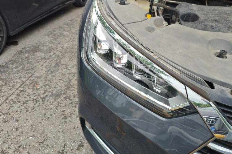 Used BYD Song 2021 Classic Edition 1.5T Automatic Elite Model Right Front Headlight
