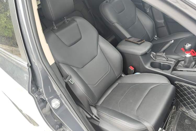 Used BYD Song 2021 Classic Edition 1.5T Manual Luxury Model Right Front Seat