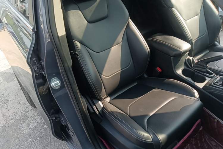 Used BYD Song 2021 Classic Edition 1.5T Manual Luxury Model Right Front Seat