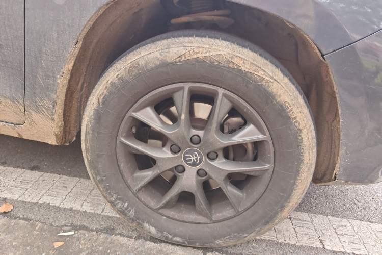 Used BYD Song 2021 Classic Edition 1.5T Automatic Elite Model Right Front Wheel Hub