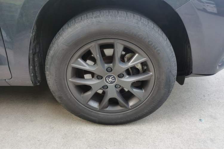 Used BYD Song 2021 Classic Edition 1.5T Automatic Elite Model Right Front Wheel Hub