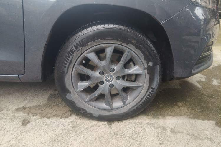 Used BYD Song 2021 Classic Edition 1.5T Automatic Elite Model Right Front Wheel Hub