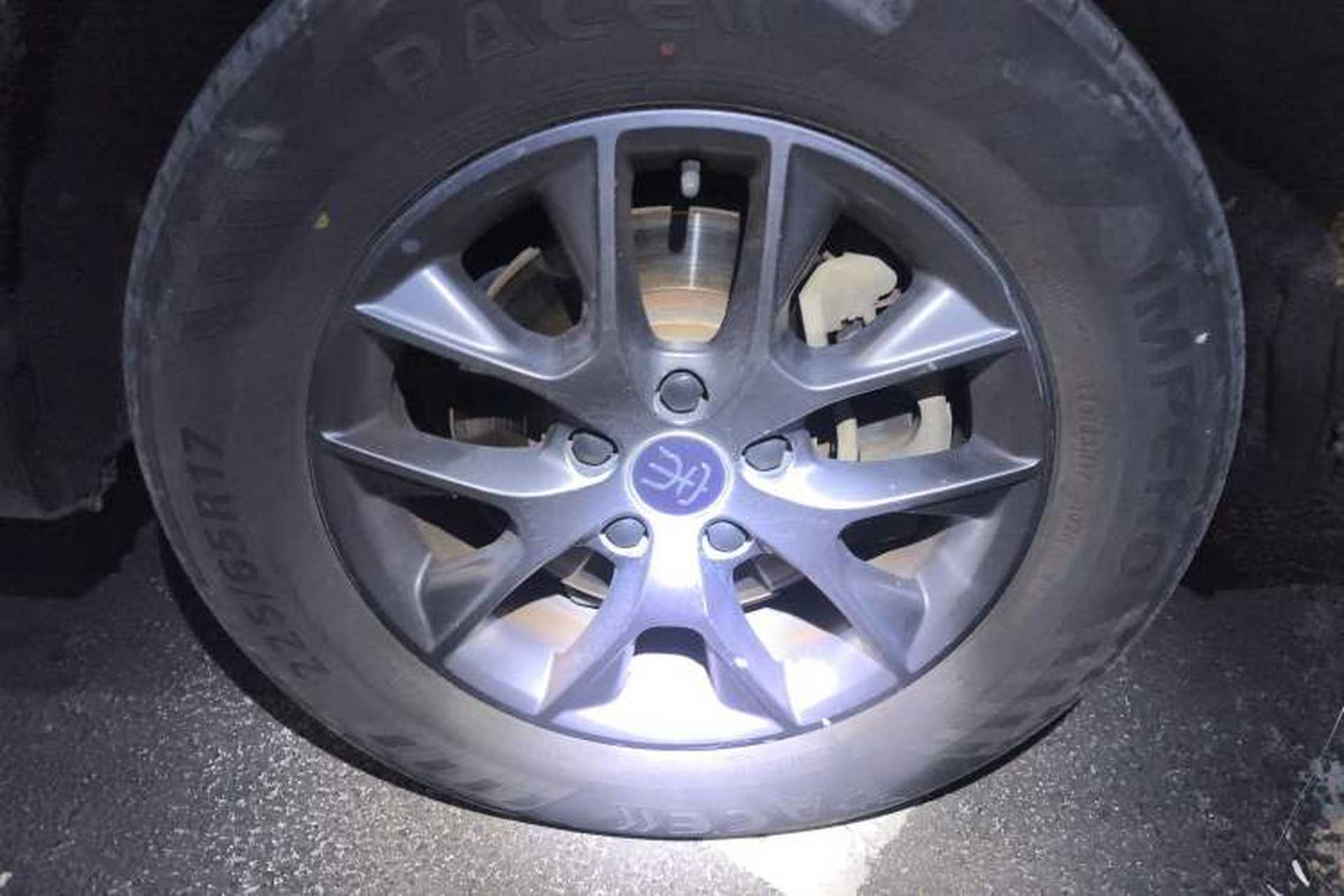 Used BYD Song 2021 Classic Edition 1.5T Automatic Elite Model Right Front Wheel Hub