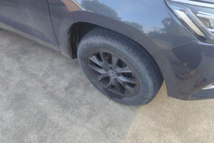Used BYD Song 2021 Classic Edition 1.5T Automatic Elite Model Right Front Wheel Hub