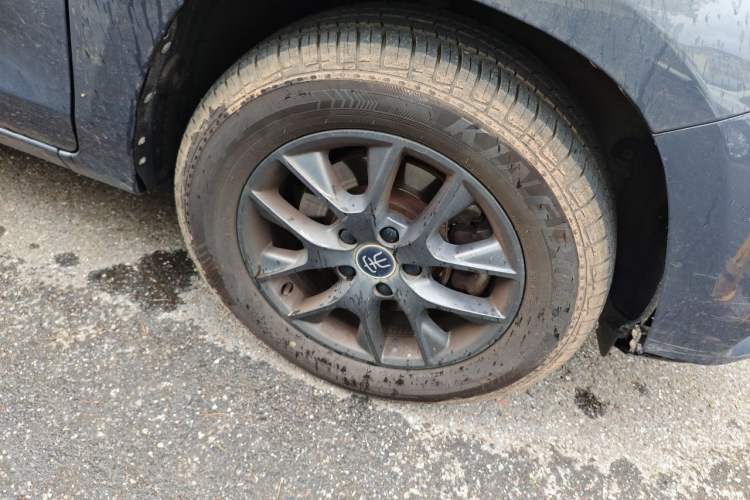 Used BYD Song 2021 Classic Edition 1.5T Automatic Elite Model Right Front Wheel Hub