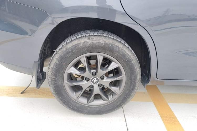 Used BYD Song 2021 Classic Edition 1.5T Manual Luxury Model Right Rear Wheel Hub