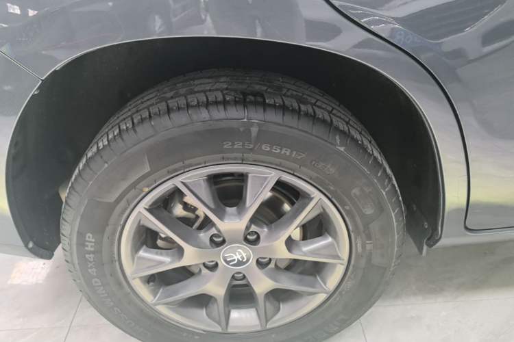 Used BYD Song 2021 Classic Edition 1.5T Automatic Elite Model Right Rear Wheel Hub