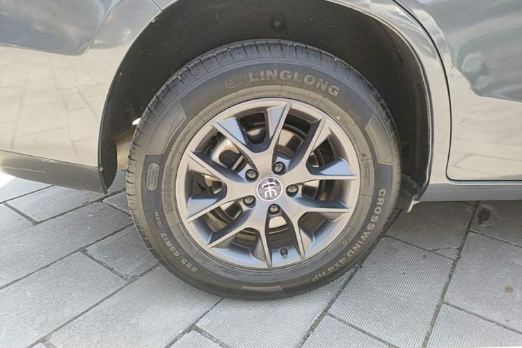 Used BYD Song 2021 Classic Edition 1.5T Automatic Elite Model Right Rear Wheel Hub