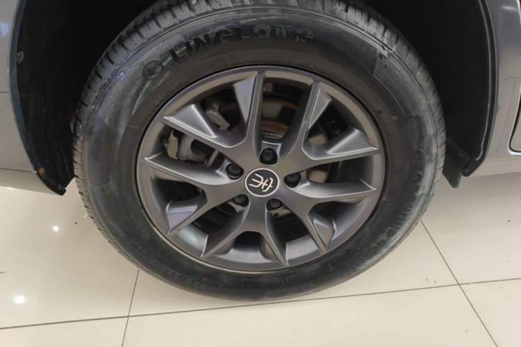 Used BYD Song 2021 Classic Edition 1.5T Automatic Elite Model Right Rear Wheel Hub