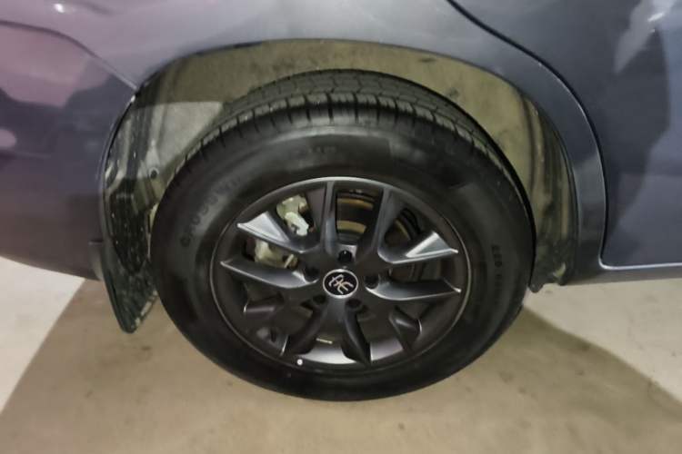 Used BYD Song 2021 Classic Edition 1.5T Automatic Elite Model Right Rear Wheel Hub