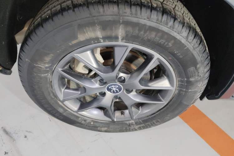 Used BYD Song 2021 Classic Edition 1.5T Automatic Elite Model Right Rear Wheel Hub