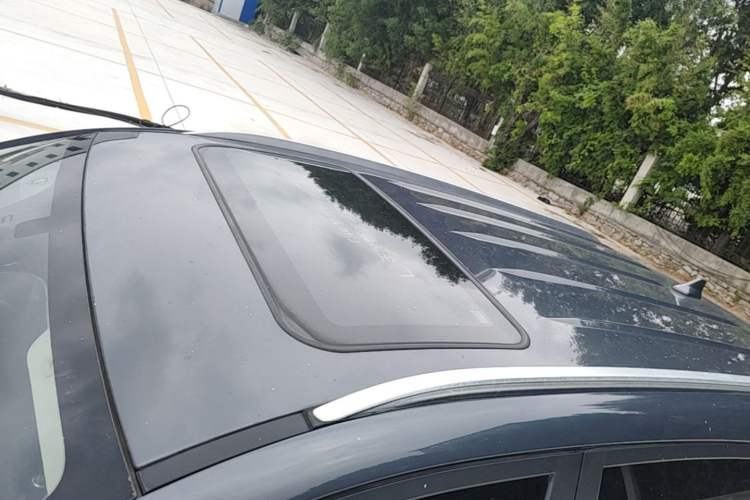 Used BYD Song 2021 Classic Edition 1.5T Manual Luxury Model Roof