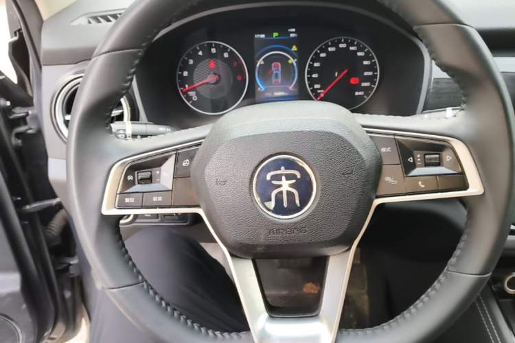 Used BYD Song 2021 Classic Edition 1.5T Automatic Elite Model Steering Wheel