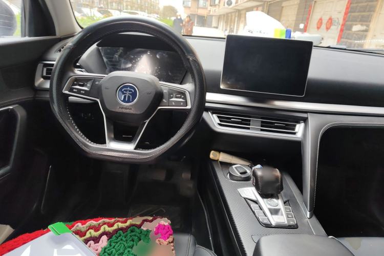 Used BYD Song 2021 Classic Edition 1.5T Automatic Elite Model Center Console