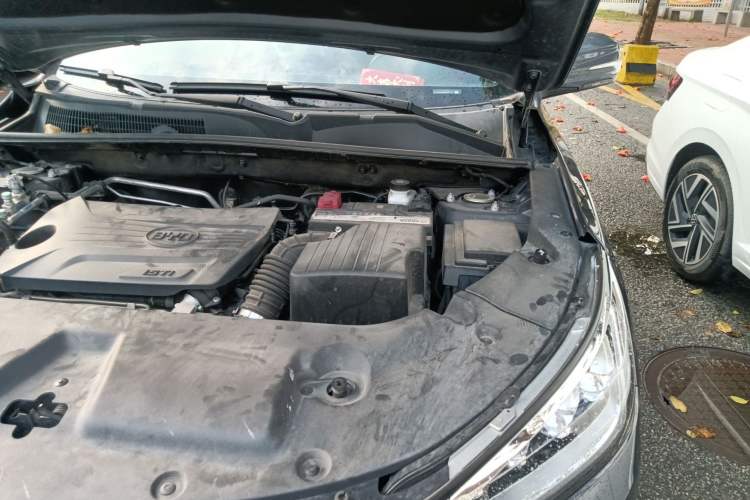 Used BYD Song 2021 Classic Edition 1.5T Automatic Elite Model Engine Bay Left