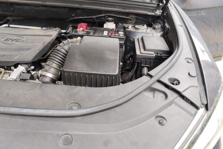 Used BYD Song 2021 Classic Edition 1.5T Automatic Elite Model Engine Bay Left