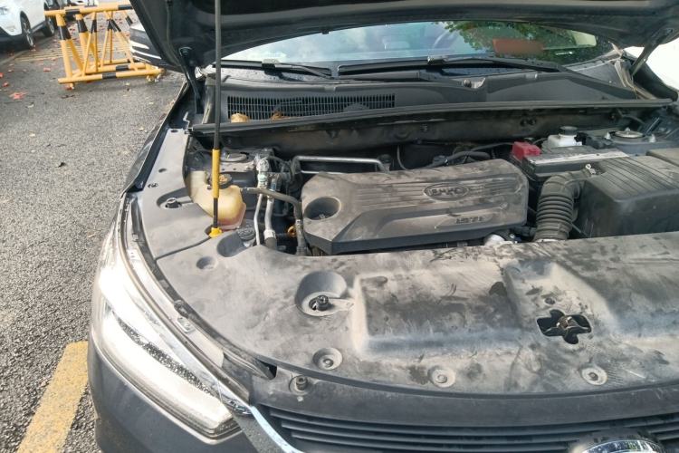Used BYD Song 2021 Classic Edition 1.5T Automatic Elite Model Engine Bay Right