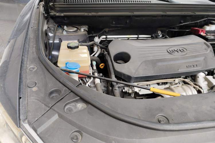 Used BYD Song 2021 Classic Edition 1.5T Automatic Elite Model Engine Bay Right
