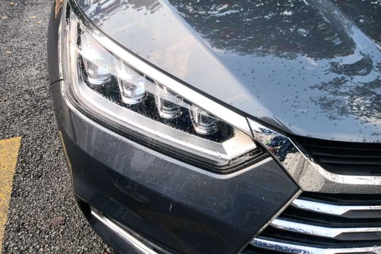 Used BYD Song 2021 Classic Edition 1.5T Automatic Elite Model Right Front Headlight