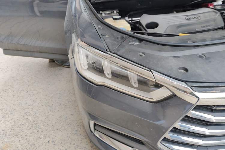 Used BYD Song 2021 Classic Edition 1.5T Automatic Elite Model Right Front Headlight