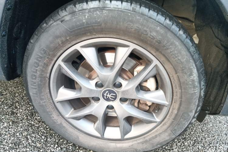 Used BYD Song 2021 Classic Edition 1.5T Automatic Elite Model Right Front Wheel Hub