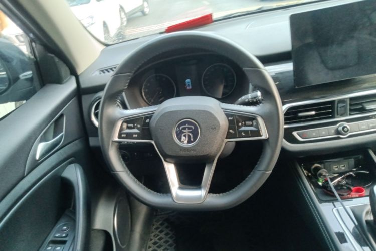 Used BYD Song 2021 Classic Edition 1.5T Automatic Elite Model Steering Wheel