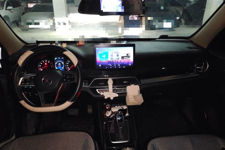 Used BYD Song 2021 Classic Edition 1.5T Automatic Luxury Model Center Console