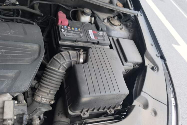 Used BYD Song 2021 Classic Edition 1.5T Automatic Elite Model Engine Bay Left