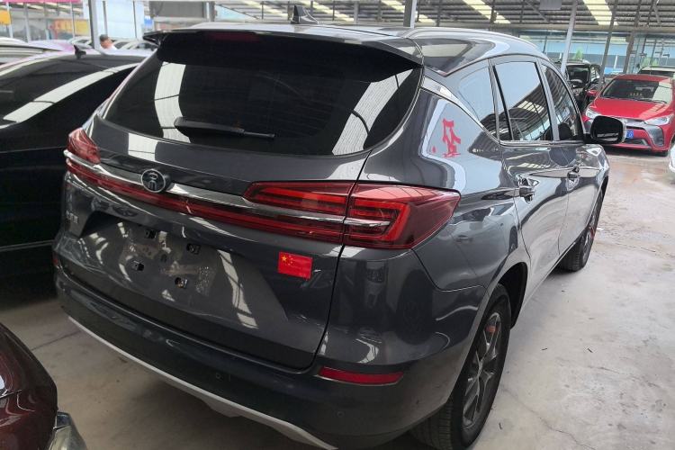 Used BYD Song 2021 Classic Edition 1.5T Manual Luxury Model Exterior 3