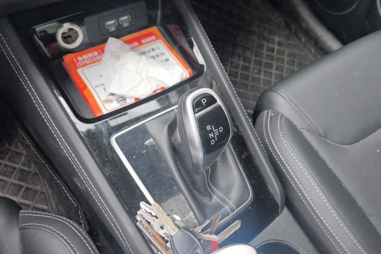 Used BYD Song 2021 Classic Edition 1.5T Automatic Elite Model Gear Lever