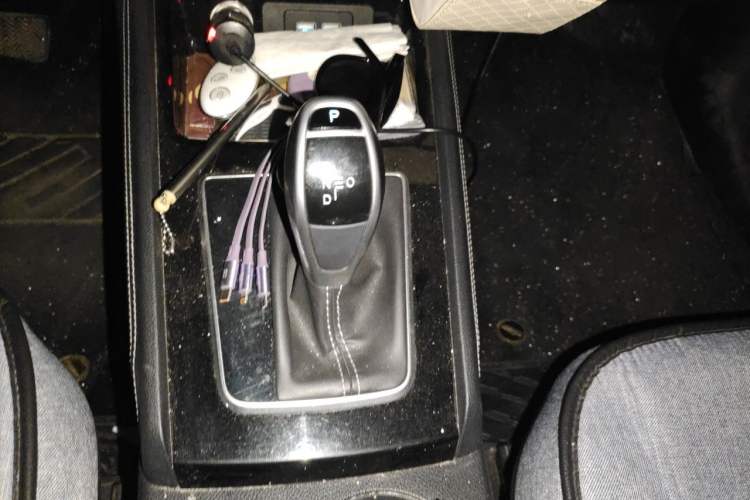 Used BYD Song 2021 Classic Edition 1.5T Automatic Luxury Model Gear Lever