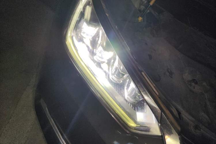 Used BYD Song 2021 Classic Edition 1.5T Automatic Luxury Model Right Front Headlight