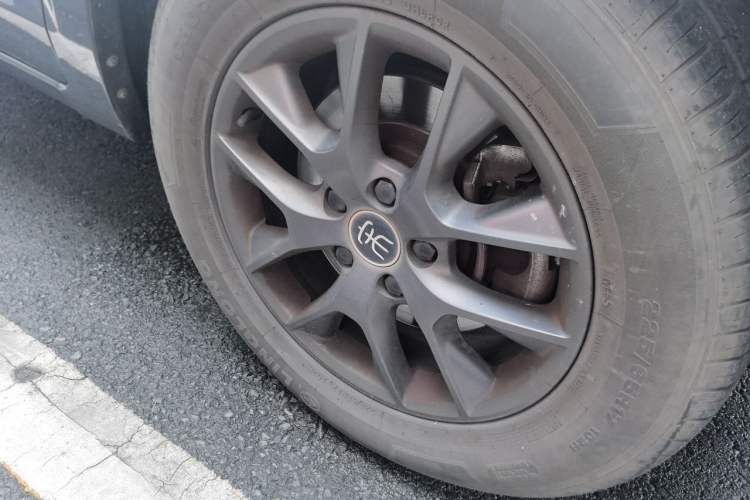 Used BYD Song 2021 Classic Edition 1.5T Automatic Elite Model Right Front Wheel Hub